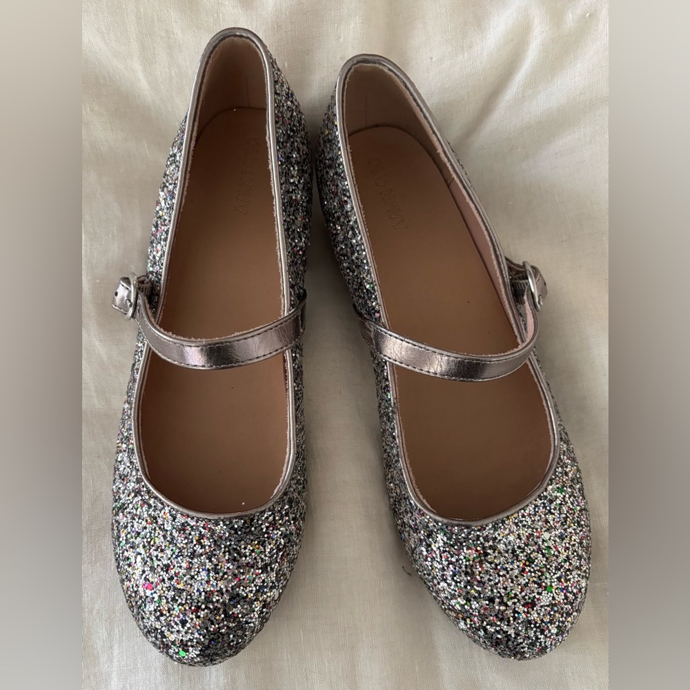 Old Navy Girls Dress shoes size 5